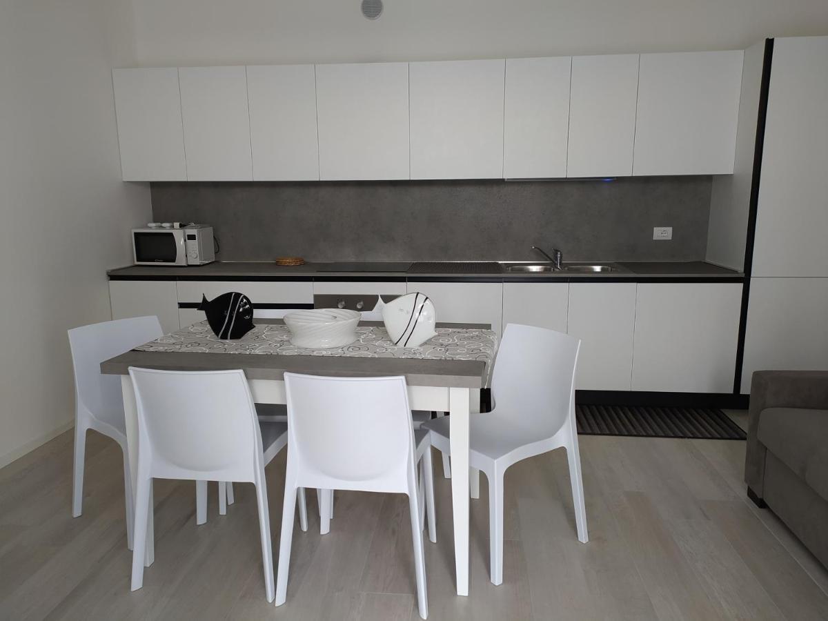 Jesolo Appartamenti F2 - Black And White Eksteriør billede